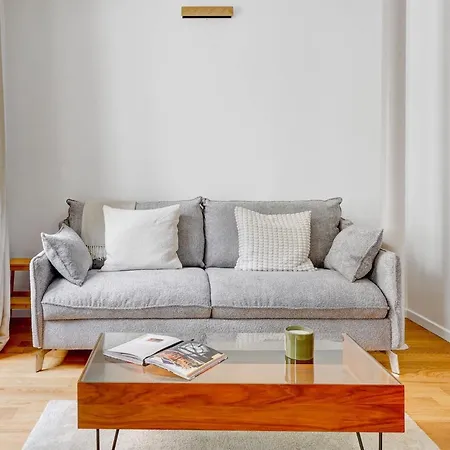 Chic 1br Eiffel Tower & Rue Gros Caillou Apartment *